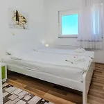 Apartment Gorgeous In